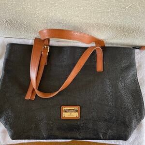 Valentina Black and Tan Shoulder Bag